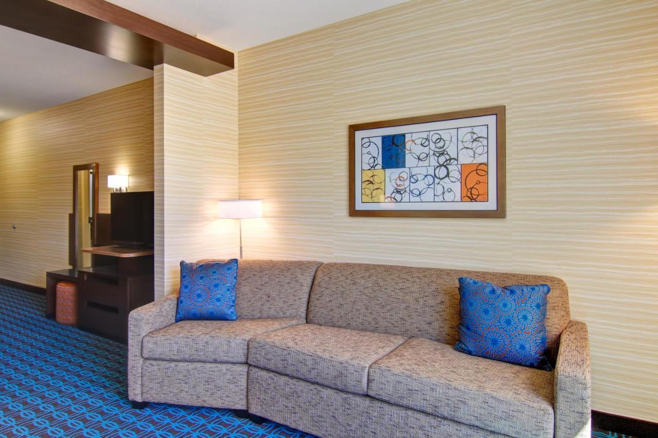 Fairfield Inn & Suites By Marriott Kamloops Exterior photo